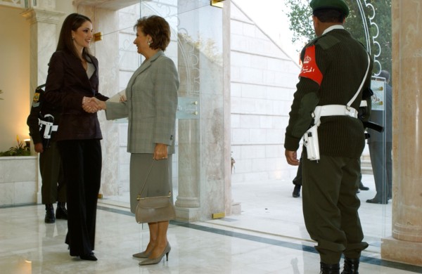 La Reine Rania de Jordanie et Andrea Lahoud, novembre 2002