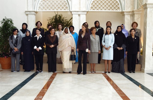 La Reine Rania de Jordanie lors du deuxième Sommet de la femme arabe en Jordanie, novembre 2002