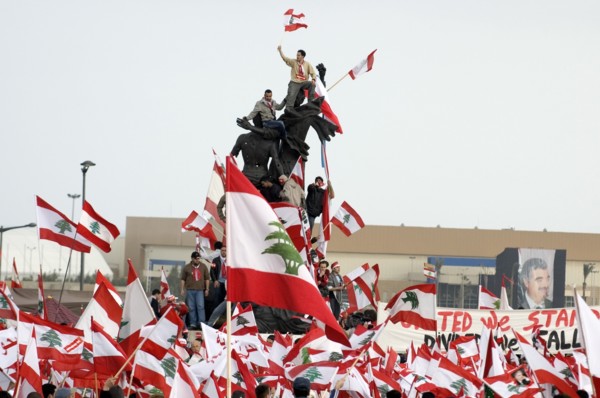 Lebanon celebrates collapse of Karami goverment
