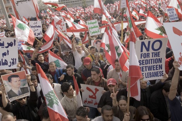 Vast crowd in Beirut backs a role for Syria