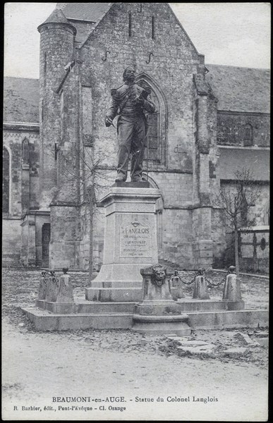 Statue of Colonel Langlois in Beaumont-en-Auge.