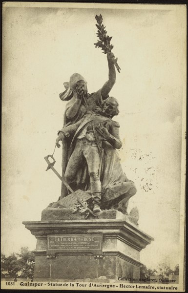 Statue du premier grenadier de France La Tour d'Auvergne à Quimper.