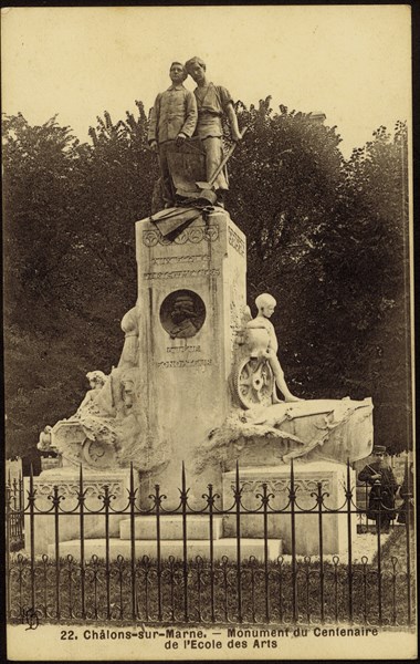 Monument marking the centenary of the Ecole des Arts in Châlons-sur-Marne.