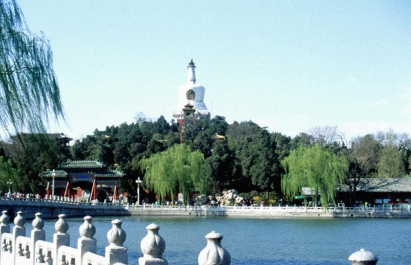 Parc du Beihai, Dagoba (stûpa) blanc