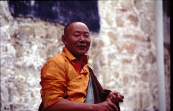 Moine au monastère de Drepung