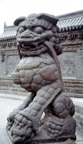 Temple de Shanhuaya, lion de pierre sculpté