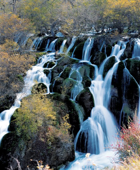 Chute de Nuorilang dans la Vallée de Jiuzhai, province du Sichuan, Chine