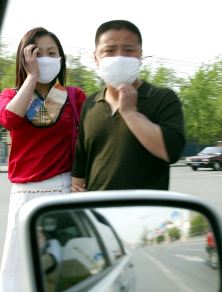 Despite the SRAS, life goes on for lovers in Beijing - 
May 2003