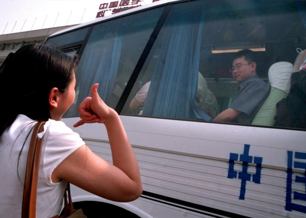 Pneumonie atypique. Malgré l'épidémie, un mariage à Beijing. Mai 2003.