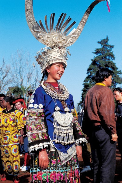 Jeune femme de l'ethnie miao, Chine