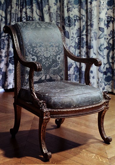 RODE JACOB
SILLON EN MADERA TALLADA-PROCD DEL PALACIO DEL TEMPLO-1777
PARIS, MUSEO