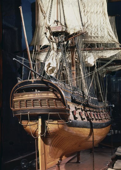 MODELO A ESCALA DEL NAVIO REAL BORBON DE 112 CAÑONES -1818 - VISTA DESDE LA GALERIA DE