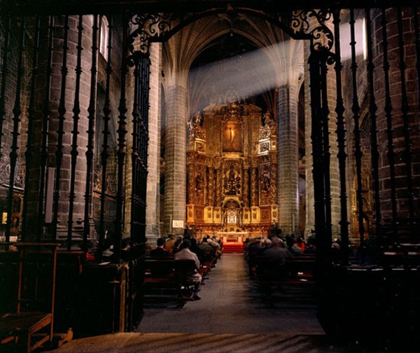 INTERIOR HACIA EL ALTAR MAYOR
LOGROÑO, CATEDRAL
RIOJA

This image is not downloadable. Contact