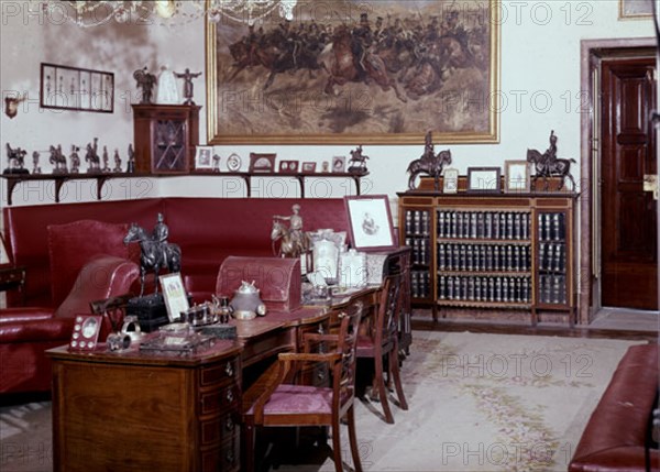 DESPACHO DE ALFONSO XIII
MADRID, PALACIO REAL-INTERIOR
MADRID

This image is not downloadable.