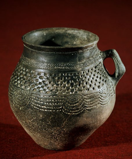 CERAMICA CAMPANIFORME PERSA 2900 ANTES CRIST
MADRID, MUSEO ARQUEOLOGICO MUNICIPAL
MADRID