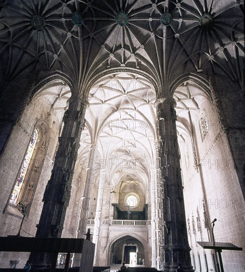 INTERIOR DE LAS NAVES
BELEM, MONASTERIO JERONIMOS
PORTUGAL

This image is not downloadable.