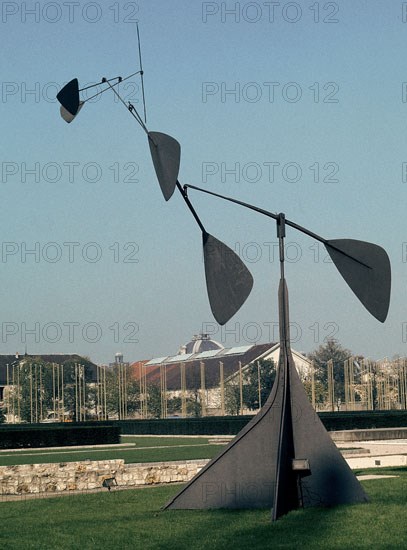 CALDER ALEXANDER 1898/1976
EXTERIOR-ESCULTURA EN EL JARDIN
PARIS, UNESCO
FRANCIA

This image