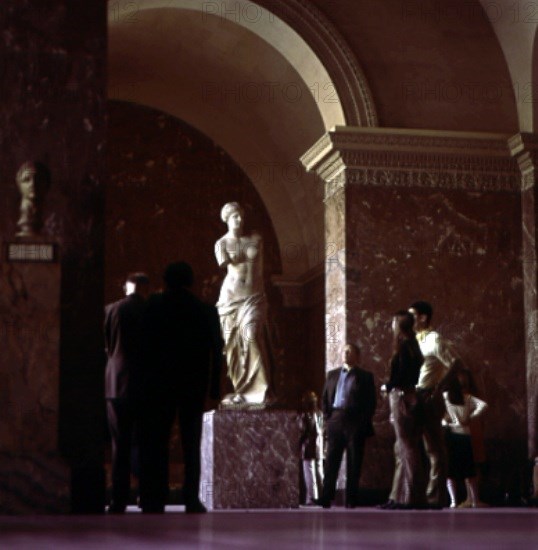 SALA DE ESCULTURAS-VENUS DE MILO
PARIS, MUSEO LOUVRE-INTERIOR
FRANCIA

This image is not