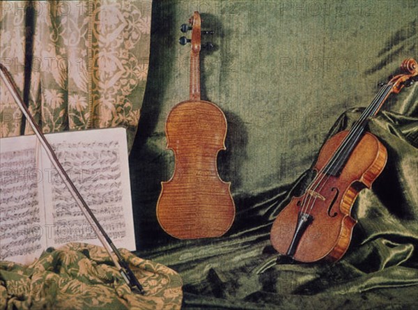STRADIVARIUS
VIOLINES DE 1694 (STRADIVARIUS)
NUEVA YORK, MUSEO METROPOLITANO
EEUU

This image
