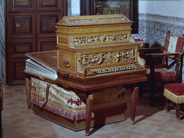 BREVOS G DE
ORGANO DE MADERA PORTATIL DE ISABEL CLARA EUGENIA-FLAMENCO
SAN LORENZO DEL ESCORIAL,