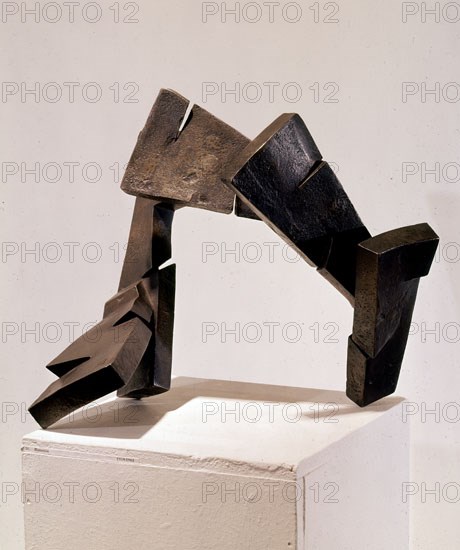 CHILLIDA EDUARDO 1924/2002
ESCULTURA-TEMBLOR-HIERRO
MADRID, COLECCION PARTICULAR
MADRID

This
