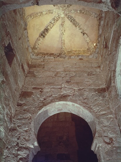 INTERIOR-CAPILLA-ARCO DE HERRADURA-BOVEDA ESQUIFADA-S X-ARQUITECTURA MOZARABE
SAN MILLAN DE LA