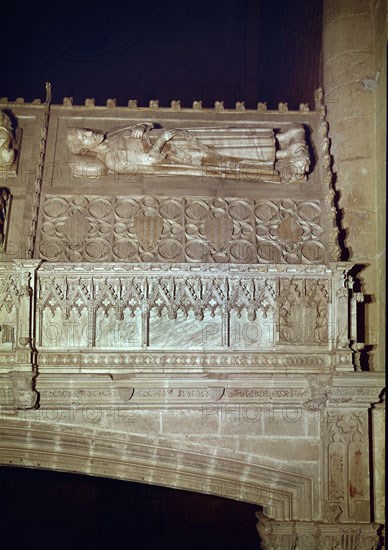 SEPULCRO REAL EN EL CRUCERO O CAPILLA REAL - DET DE  JAIME I - S XV - RESTAURADO EN 1950 POR F