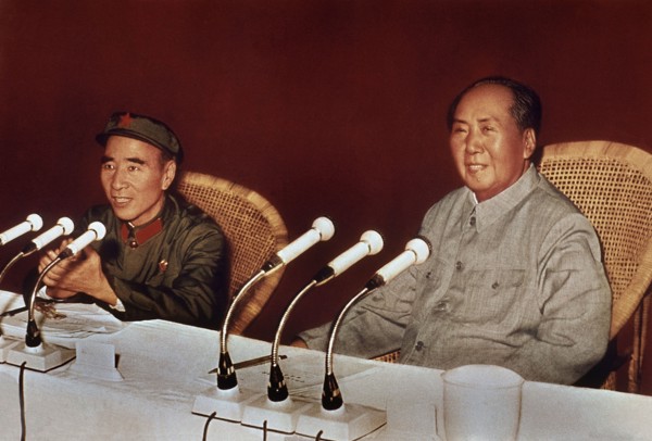 Lin Piao et Mao Zedong lors d'une conférence