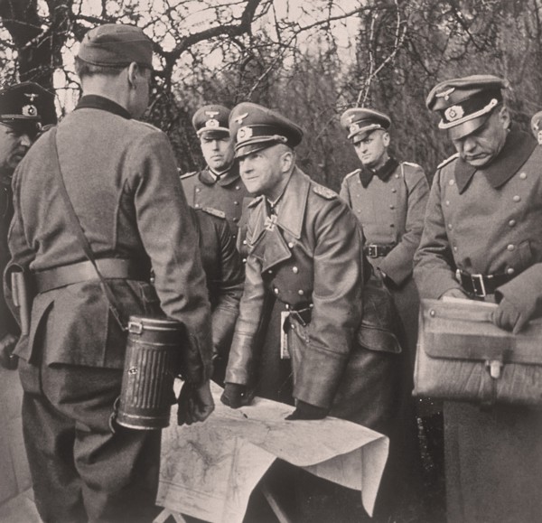 EL GENERAL ROMMEL CON SU ESTADO MAYOR-II GUERRA MUNDIAL
PARIS, COLECCION PARTICULAR
FRANCIA