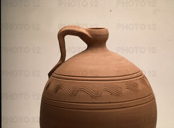 CANTARO DE BARRO CON DECORACION EN RELIEVE Y UN ASA- SIN VIDRIAR- S XX (DET)
COIN, COLECCION