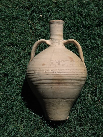 CANTARO CON DOS ASAS Y DECORACION LINEAL DE DEDO E INCISA DE TEJA
CULLAR DE BAZA, COLECCION