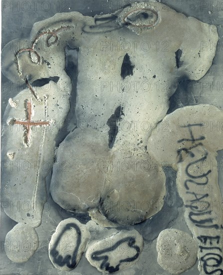 TAPIES ANTONI 1923-
HEUS AQUI EL COS-1997-1999-TECNICA MIXTA SOBRE FUSTA-2700x2205MM
BARCELONA,