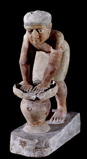 ESTATUA DE HOMBRE FABRICANDO CERVEZA-CALIZA DEL  IMPERIO ANTIGUO V DINASTIA PROCEDE DE SAQQARA. 40