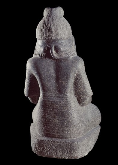 ESCRIBA RAMSES NAKHTU. XX DINASTIA PROCEDE DE KARNAK. GRANITO GRIS. 80 CMS ALTURA
CAIRO, MUSEO