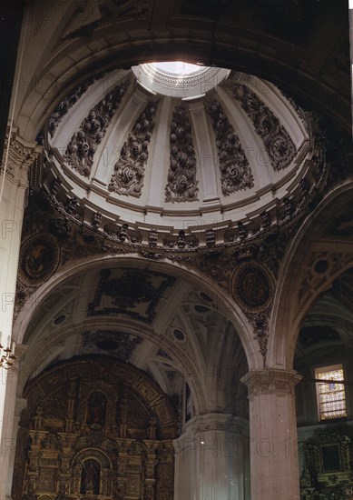 INTERIOR HACIA LA CABECERA Y CUPULA
BURGOS, IGLESIA DE SAN LORENZO
BURGOS

This image is not