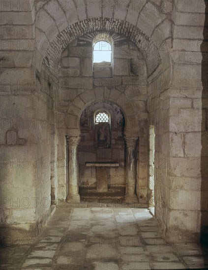 INTERIOR-DET DE LA CAPILLA MAYOR-PEQUEÑA CAMARA-S VII-ARQUITECTURA VISIGODA
BANDE, IGLESIA DE