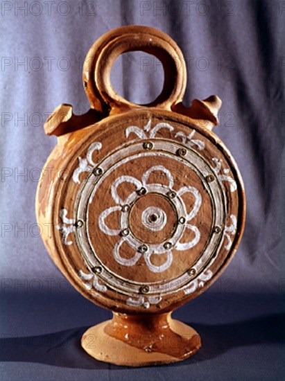 BOTIJO DE RUEDA DECORADO CON PINTURA BLANCA Y SEMIVIDRIADO-ARTE POPULAR
BONXE, COLECCION