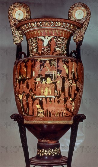 *CRATERA DE PATROCLO CON SUS CENIZAS 350 AC
NAPOLES, MUSEO ARQUEOLOGICO NACIONAL
ITALIA

This