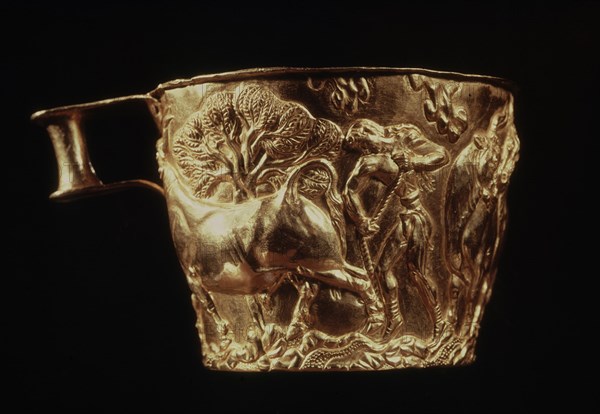 *TAZA DE ORO DE VAFIO CON ESCENA DE DOMA DE TORO-ORFEBRERIA MICENICA.1500/1450AC
ATENAS, MUSEO