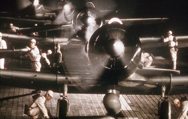 PORTAVIONES JAPONES-AVIONES ESPERAN PARA DESPEGAR-7/12/1941-II G.MUNDIAL-ATAQUE JAPONES
GOLFO ISLA
