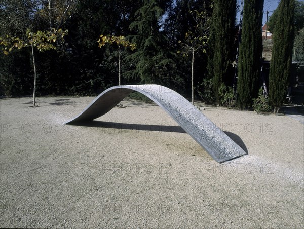 MORAL JUAN
OBRA DE LITOESPACIO EN JARDIN
TORRELODONES, COLECCION JUAN MORAL(CASA)
MADRID

This