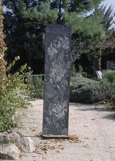 MORAL JUAN
OBRA DE LITOESPACIO EN JARDIN
TORRELODONES, COLECCION JUAN MORAL(CASA)
MADRID

This