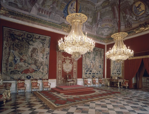 INTERIOR-PLANTA 2ª-SALA 9ª-SALON DEL TRONO-LAMPARAS Y TAPICES
LA GRANJA, PALACIO REAL