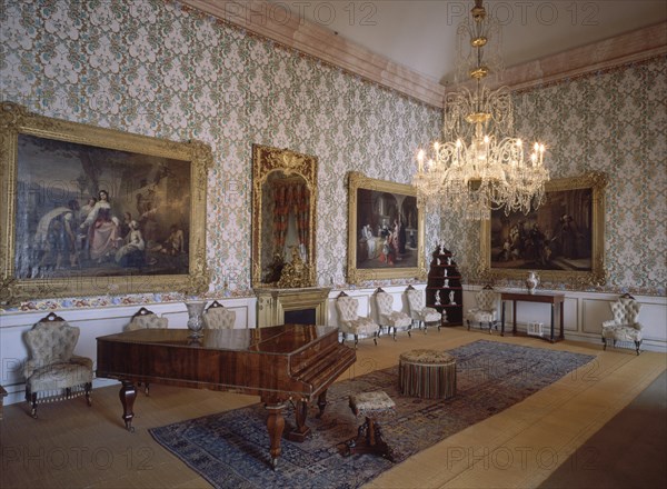 INTERIOR-SALA DE MUSICA-PIANO DE COLA DE ALFONSO XII
RIOFRIO, PALACIO REAL
SEGOVIA

This image