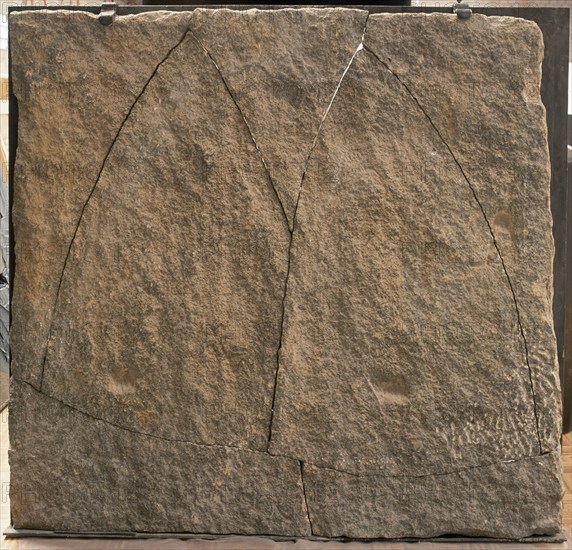 ORTI VICENTE
ESCULTURA-SANOS PRIMIGENIOS-1990-GRANITO VERDE-150X141X25
CORUÑA, COLECCION UNION