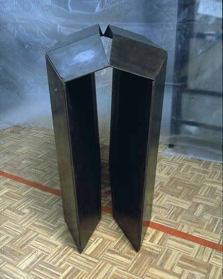 RAU BODO
LITTLE BOX VI-1992-ACERO SOLDADO-106X30X140
CORUÑA, COLECCION UNION