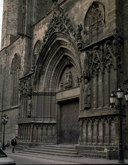 EXTERIOR - PORTADA PRINCIPAL - COMENZADA EN 1329 - GOTICO CATALAN
BARCELONA, IGLESIA DE SANTA