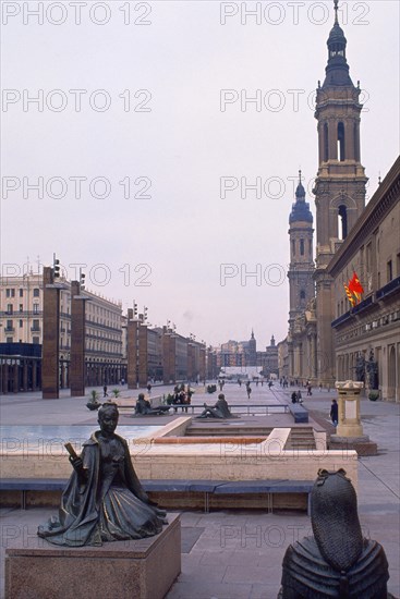 The Pilar's Place Monument dedicated to Goya