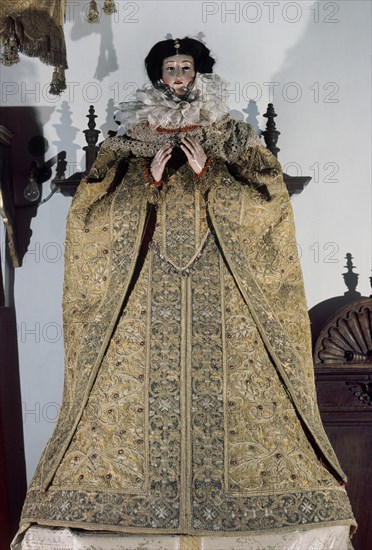 VIRGEN CON TRAJE DE ISABEL CLARA EUGENIA-ANT1598-BROCATEL DORADO/VERDE-TERCIOPELO
TOLEDO, CONVENTO