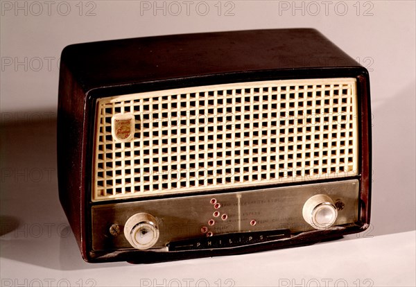 APARATO DE RADIO DE LA MARCA PHILIPS

This image is not downloadable. Contact us for the high res